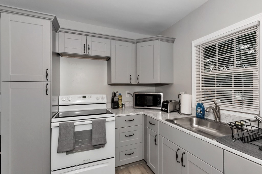 Building Photo - 505 Ward Ave NE