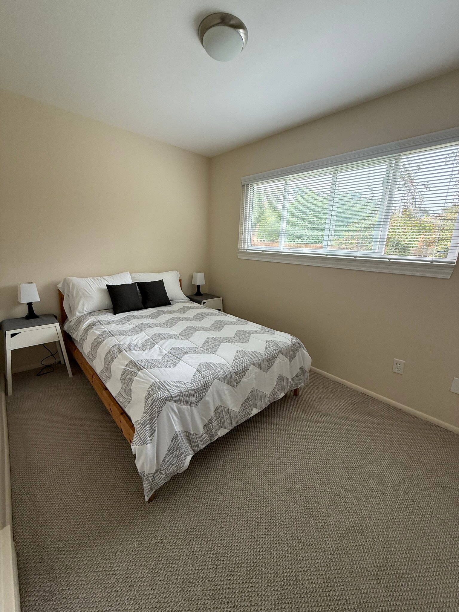 Building Photo - 2416 Medford Rd