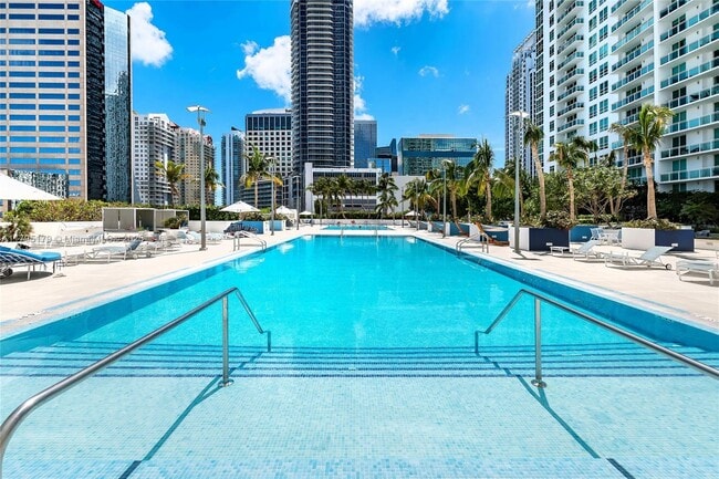 Building Photo - 950 Brickell Bay Dr