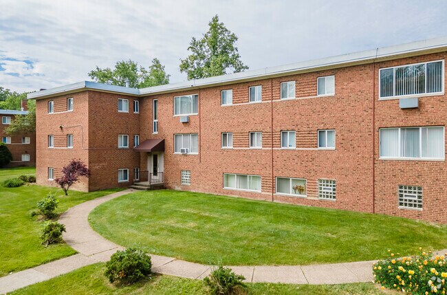 Building Photo - Hilltop Estates