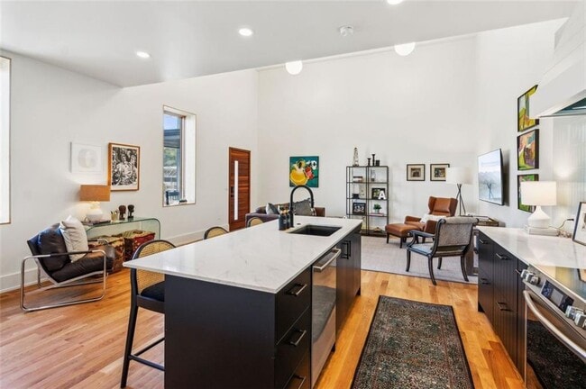 Building Photo - 955 Wylie St SE