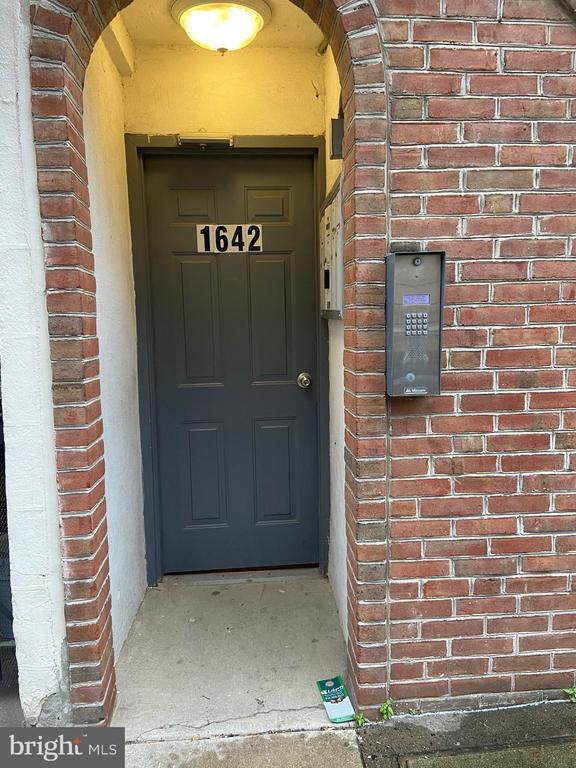 Primary Photo - 1642 Lombard St