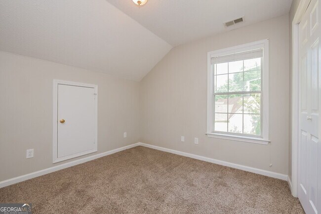 Building Photo - 23 Woodmere