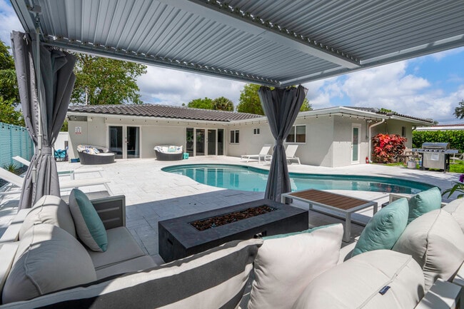 Building Photo - 2112 NE 32nd Ave