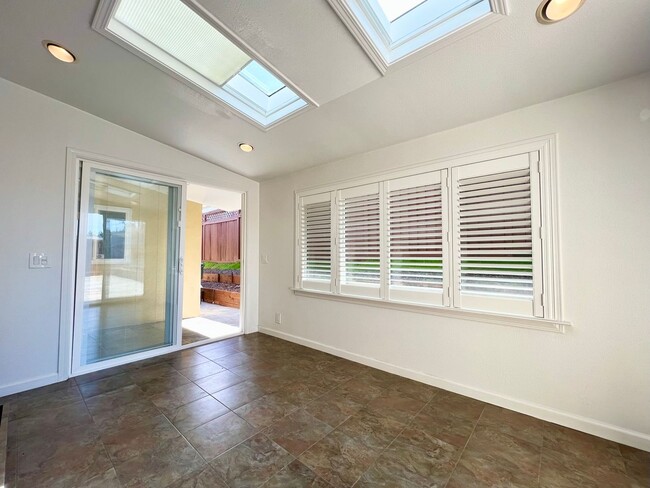 Building Photo - Updated 3-Bed / 2-Bath Single-Family Home!