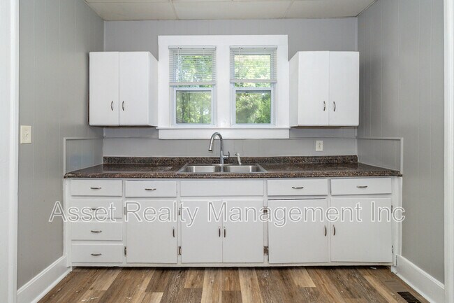 Building Photo - 2647 Selma Ave