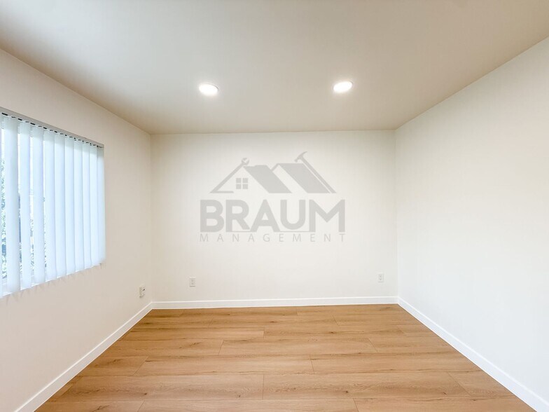 Building Photo - 5611 Fulcher Ave