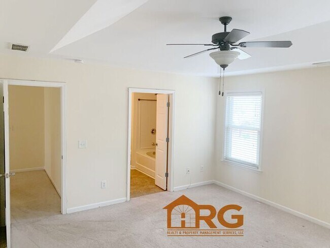 Building Photo - 2b / 2.5b in Smyrna WATER INCLUDED