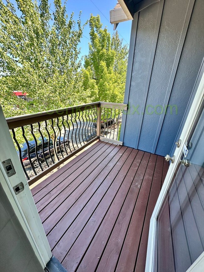 Building Photo - Secure and Beautiful 3-Bedroom 2.5-Bathroo...