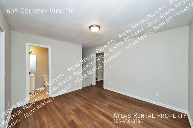 Building Photo - 605 Country View Dr NE