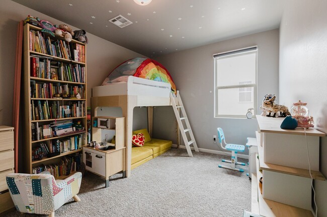 Building Photo - Modern 5 Bedroom Home with Solar Panels - ...