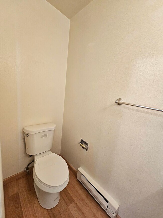 Building Photo - Southeast Reno Townhome - Close to Everyth...