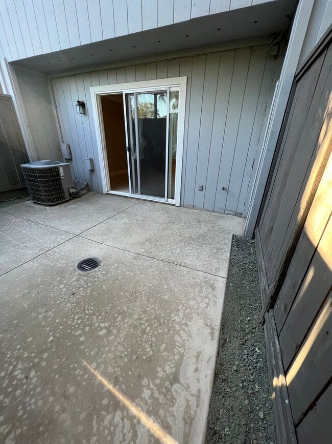 Building Photo - Updated Two-Bedroom, One-Bath Townhome – Bay Point