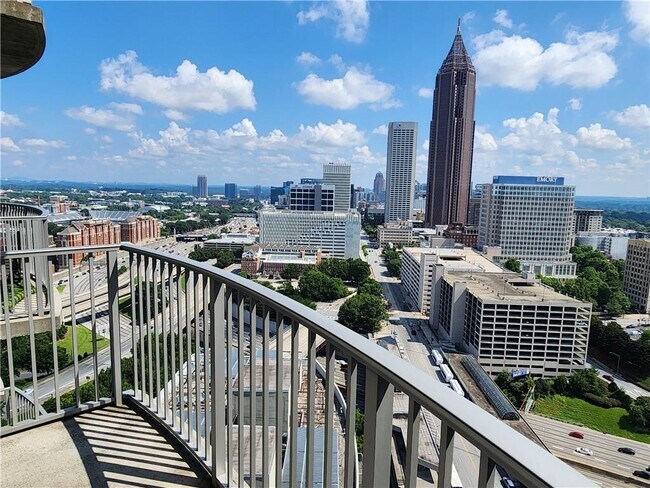 Primary Photo - 400 W Peachtree St NW