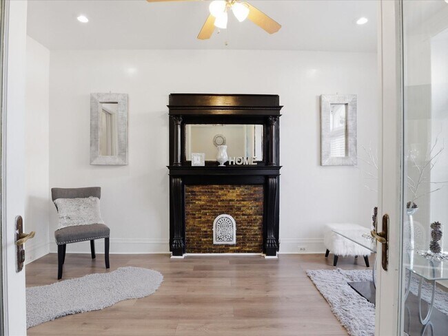 Building Photo - Charming Spacious Baltimore Rowhome