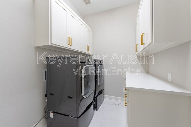 Building Photo - 617 Smarty Jones Ave