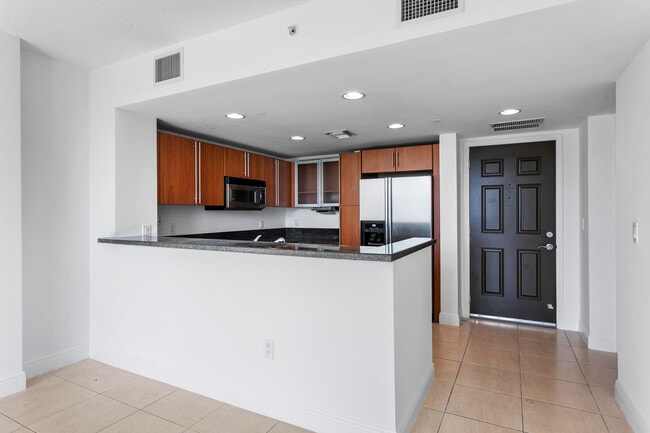 Building Photo - 610 Clematis St