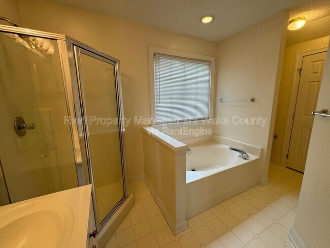 Building Photo - 4328 Bartholomew Cir