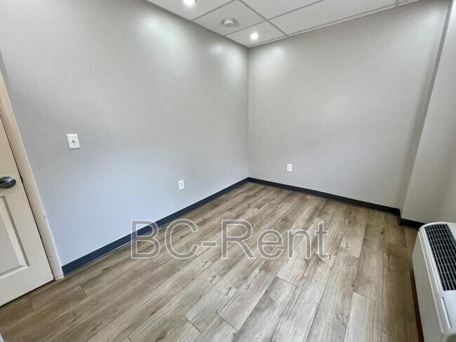 Building Photo - 622 17th St