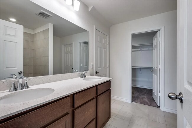 Building Photo - 749 Windsor Dr