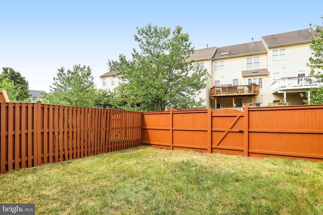 Building Photo - 22616 Welborne Manor Square