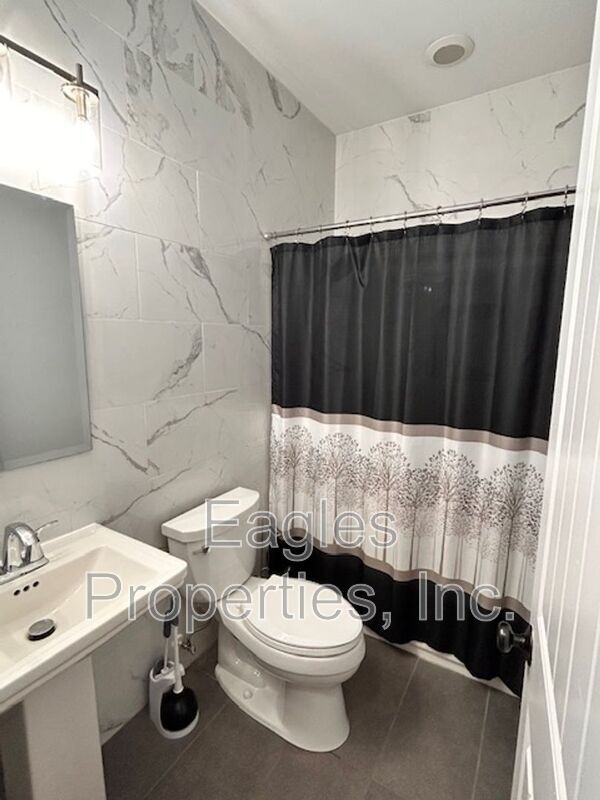 Building Photo - 304 Glenn Laurel Dr