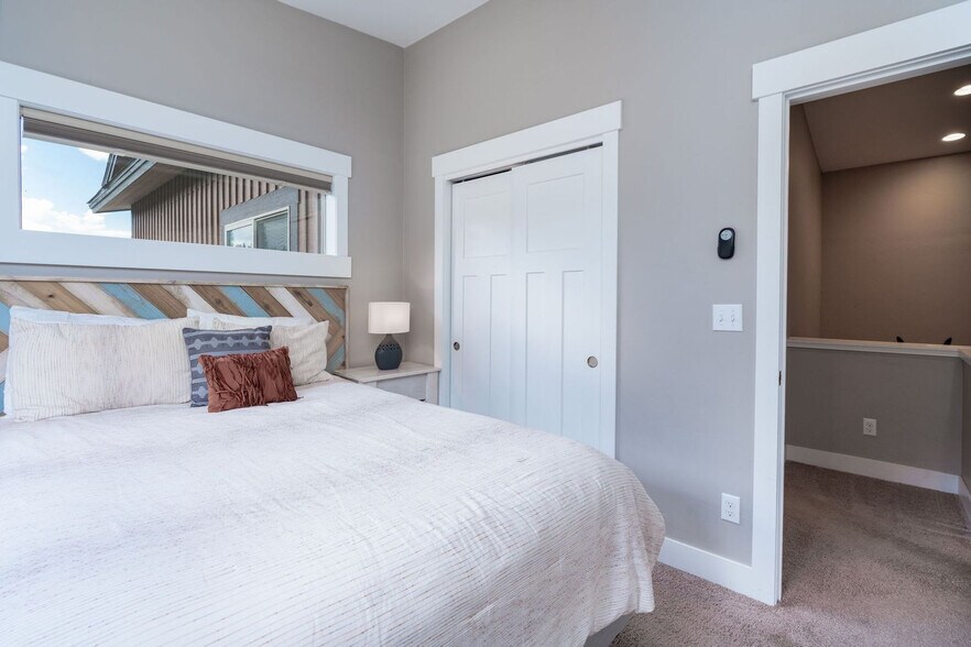 Building Photo - 278 Mountain Willow Dr