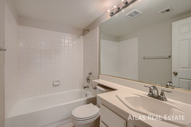 Building Photo - 1833 Fan Fare Dr