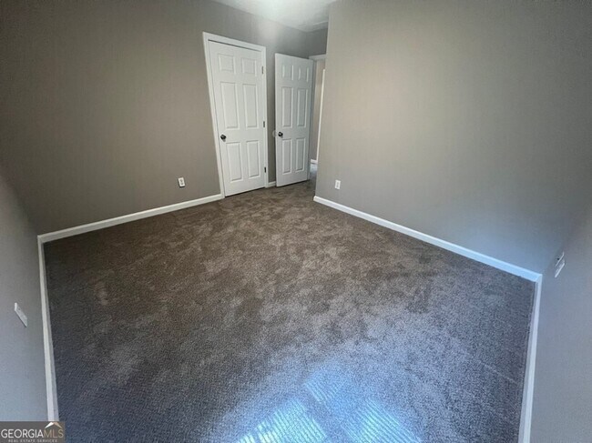 Building Photo - 70 Princeton Way