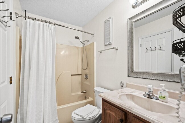 Building Photo - 1890E Auburn Ln