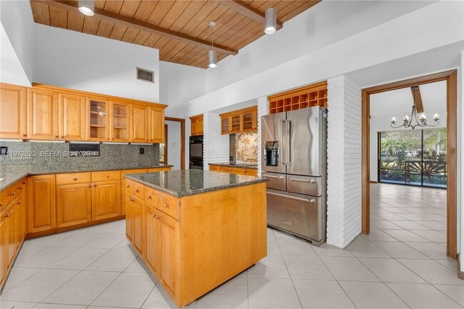 Building Photo - 15305 SW 74th Ct