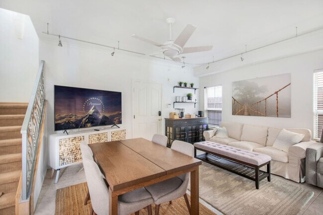 Building Photo - 603 10th St