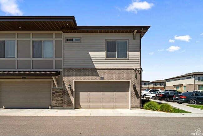 Building Photo - 12706 Roll Save Ln