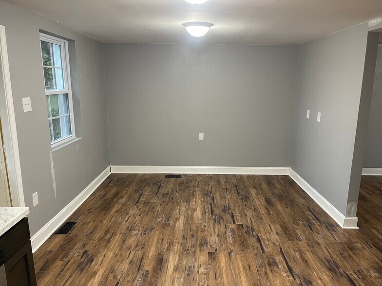 Kitchen/Dining Room - Pic #3 - 3801 Seaford Rd
