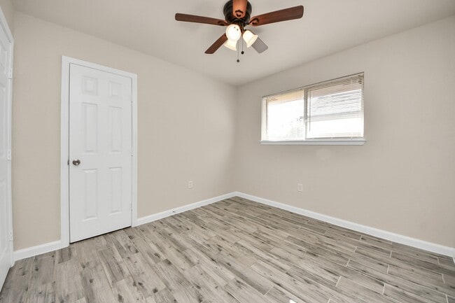 Building Photo - 11915 Binghamton Dr