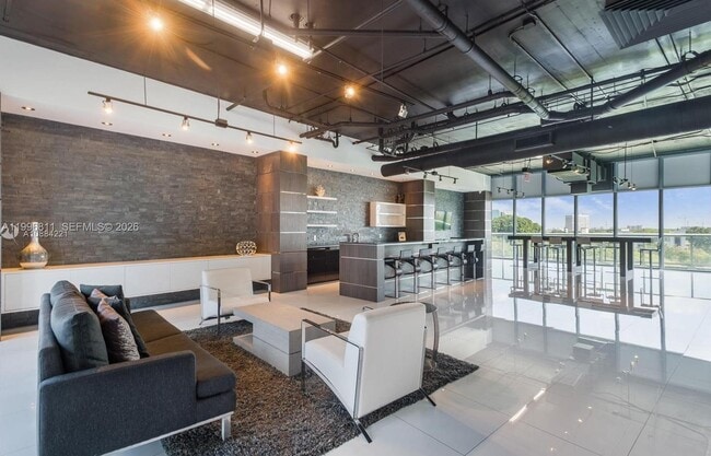 Building Photo - 601 NE 36th St