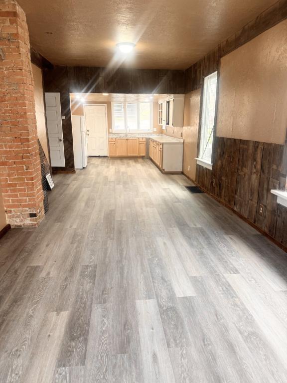 Building Photo - 302 Parry St