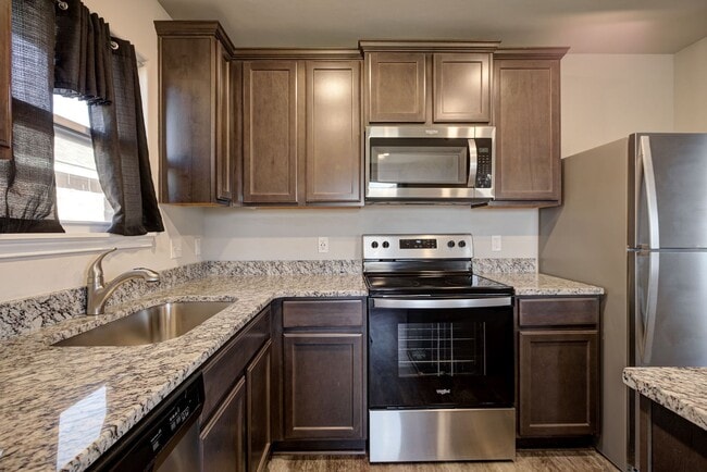 Building Photo - $500 Off the First Full Months Rent!!