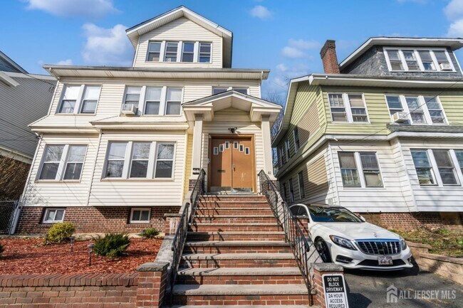 Building Photo - 41-43-43 Poe Ave