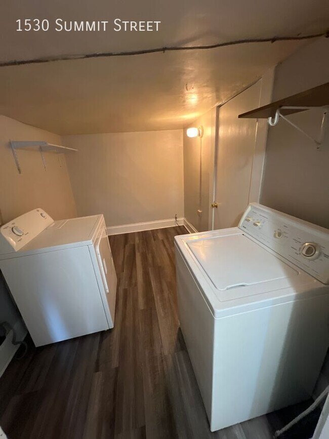 Building Photo - 1530 Summit St