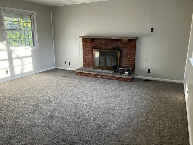 Building Photo - 7001 Green Manor Dr