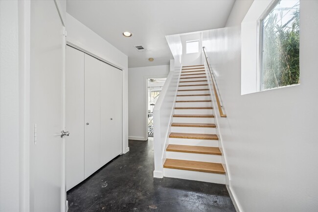 Building Photo - 2508 Calumet St
