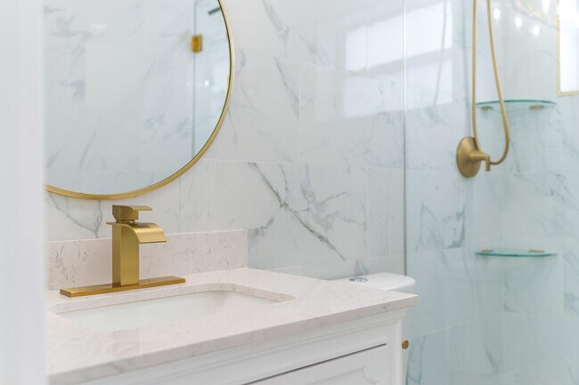 Building Photo - 201 NE 28th Ct