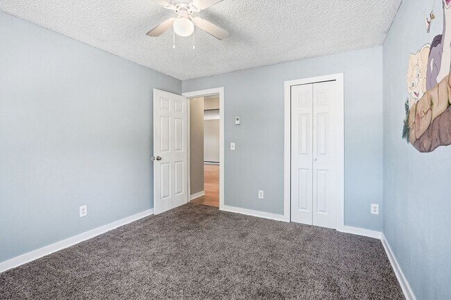 Building Photo - Move in Ready 2bed 2bath in Cherry Creek Schools