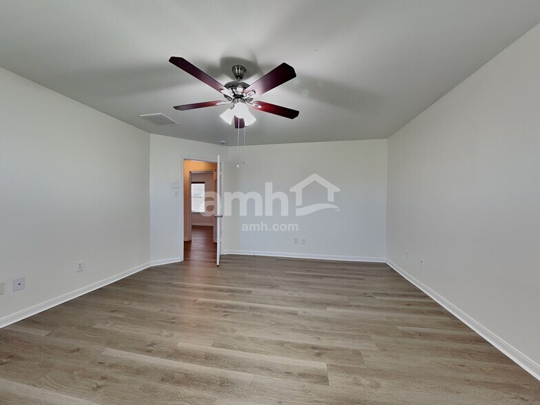Building Photo - 29427 Legends Hill Dr