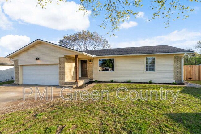 Building Photo - 1601 S 1st Pl