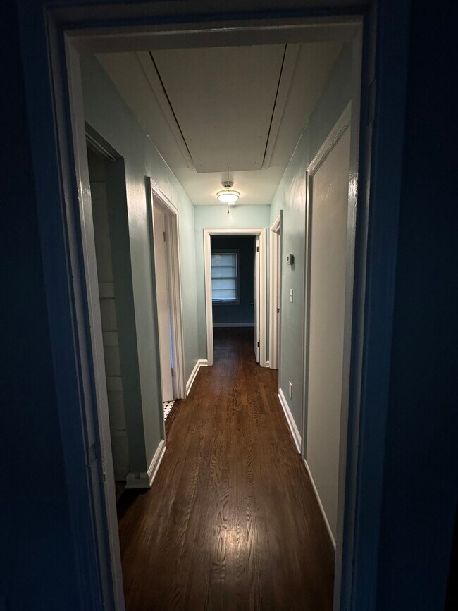 Building Photo - 3494 Maryvale Dr