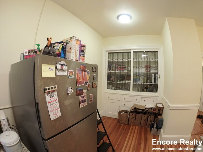 Building Photo - 1463 Beacon St