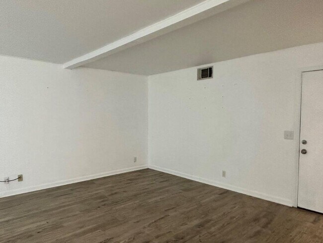 Building Photo - Spacious 4-Bedroom Home with Solar in Prim...