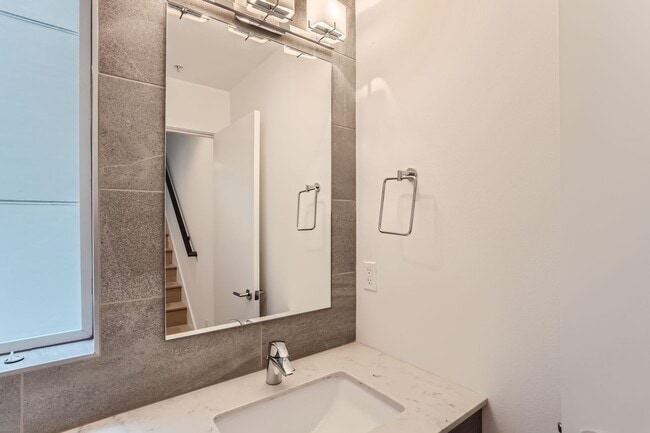 Building Photo - Luxurious 2-Bedroom Townhome with HUGE Multifunctional Space AND loft